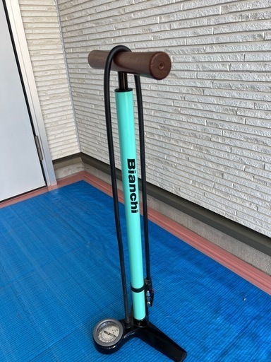 ロードバイク  【Bianchi ニローネ7 sora】　空気入れ、スタンド付き50,000