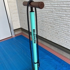 ロードバイク  【Bianchi ニローネ7 sora】　空気入れ、スタンド付き50,000の画像