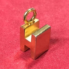 珍品 Hロゴ スクエアデザインチャーム ゴールド 750?刻印の画像