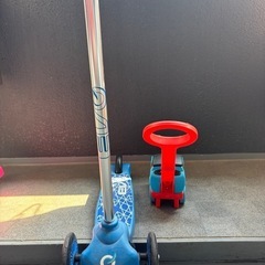 3輪スクーターとおもちゃの画像
