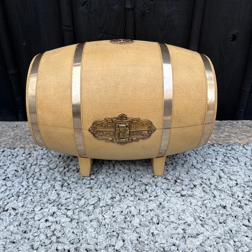 ヴィンテージ感たっぷり！樽型ワインラック