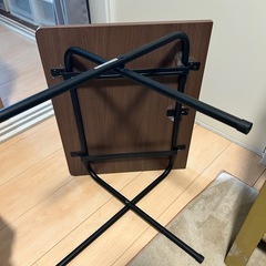 折りたたみテーブルの画像