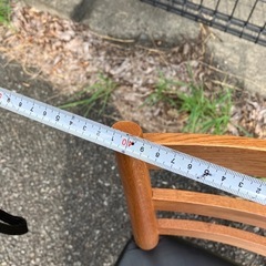しっかりした木製椅子 2の画像