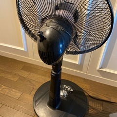 扇風機 黒の画像
