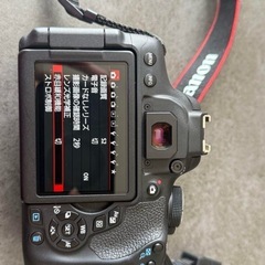 Canon EOS Kiss X8i レンズキット 充電器・バッテリー付の画像
