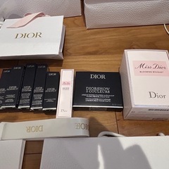 DIORの紙袋の画像
