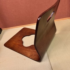 座椅子　飲食店利用中の画像
