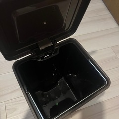 ゴミ箱　ブラウンの画像