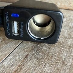 車用iPhoneスタンド シガーソケット、USB電源の画像