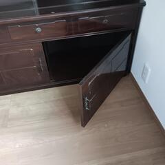 ガラス付き本棚の画像
