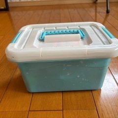 木製レールとおもちゃの画像