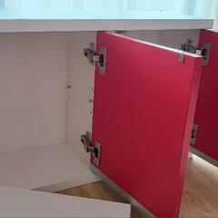 赤の光沢が綺麗な収納です。の画像