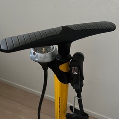 イエロー　フロアポンプ PERFORMANCE PUMP 空気入れ　ロードバイクの画像