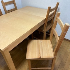IKEA ダイニングテーブル 椅子4脚つきの画像