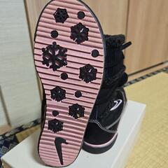 Nike Ellie Demi ブラック ライトピンク スノーブーツ  21.5cmの画像