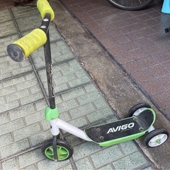 三輪車とキックスケーターの画像