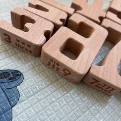 知育玩具　
数字　積み木の画像