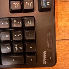 パソコンスタンド＆ワイヤレスキーボードの画像
