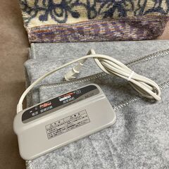 NEOT ホットカーペット ラグ付き 3畳サイズ 200ｘ240㎝ 長期保管品 季節家電 の画像