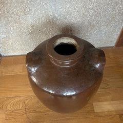 大きな酒壺 ヒビありの画像