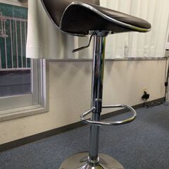 コーナンで購入したカウンターチェアの画像