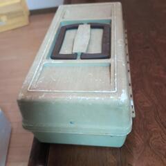 【無料】木製テーブル／工具入れBOX／透明収納ケース
の画像