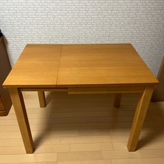 ニトリ　伸縮式デスクの画像