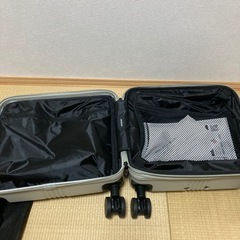 新品未使用/機内持ち込み可/高機能！USBポート付 オープン フロント キャリーケースの画像