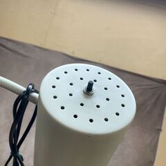 スタンドライト 中古品 電球なし 白 有線 中古家電 照明 フロアライト リビングライト の画像