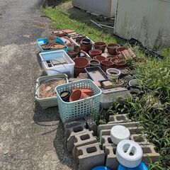 【あげます】 園芸 植木鉢 花瓶 陶器 盆栽 壺 漬物石 （無料）の画像