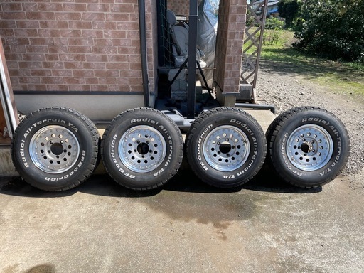 値下げしました。
ジムニー等。　ホイールタイヤ付き