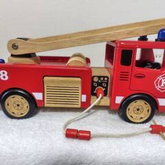 木製消防車　はしご車の画像