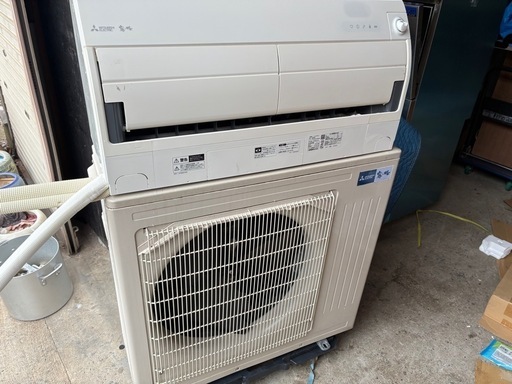 三菱 霧ヶ峰 ルームエアコン　MSZ-ZXV9022S-W 2022年製　29畳用　高年式　中古品