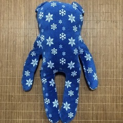 ☆FLAN DAKIGURUMI 抱き枕 抱きぐるみ クマ 青 雪の結晶柄 全長約70cmの画像