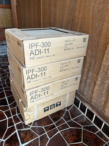 タイル　IPF300 ADI-11