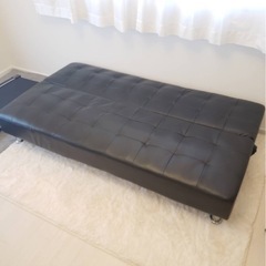 黒ソファーベッドの画像