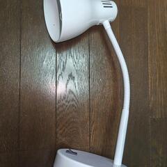 デスクスタンドライトの画像