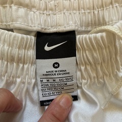 140〜150センチ　Mサイズ　NIKE  サッカー　ハーフパンツ　白色　小学生の画像