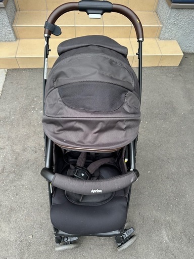 2022年製ラクーナクッションフリー ベビーカー