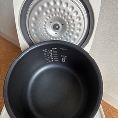 タイガー炊飯器5.5合(しゃもじ、カップ付)の画像