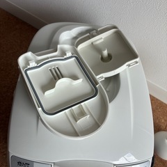タイガー炊飯器5.5合(しゃもじ、カップ付)の画像