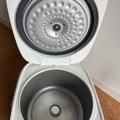 タイガー炊飯器5.5合(しゃもじ、カップ付)の画像