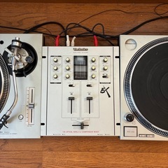 Technicsのダイレクトドライブターンテーブルシステムの画像