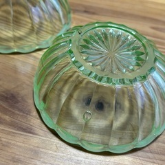 レトロ ヴィンテージ ウランガラス 小鉢 気泡ガラス皿の画像