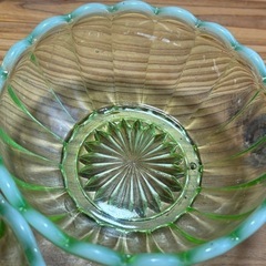 レトロ ヴィンテージ ウランガラス 小鉢 気泡ガラス皿の画像