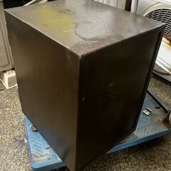 コクヨ　高　５１ｃｍ　奥　４４ｃｍ　横３４ｃｍ　小型金庫　あげます。の画像