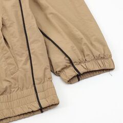 バレンシアガの刺繍入りジップアップジャケットの画像