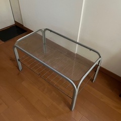 ガラステーブルの画像