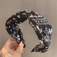 ペイズリー柄   カチューシャ  ブラックの画像