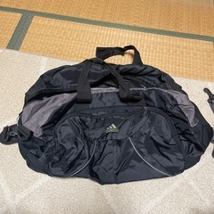 adidas バックの画像